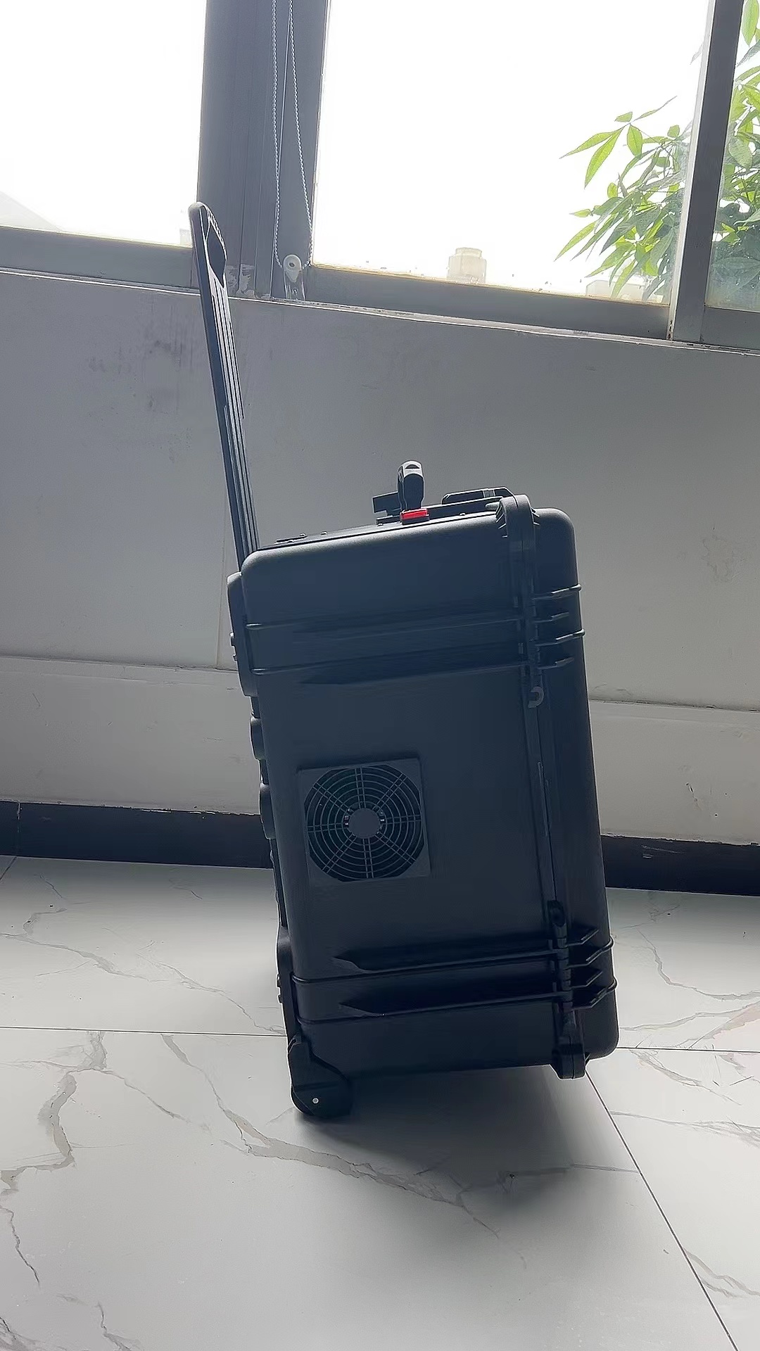 四方台手拉箱型移动通信干扰器